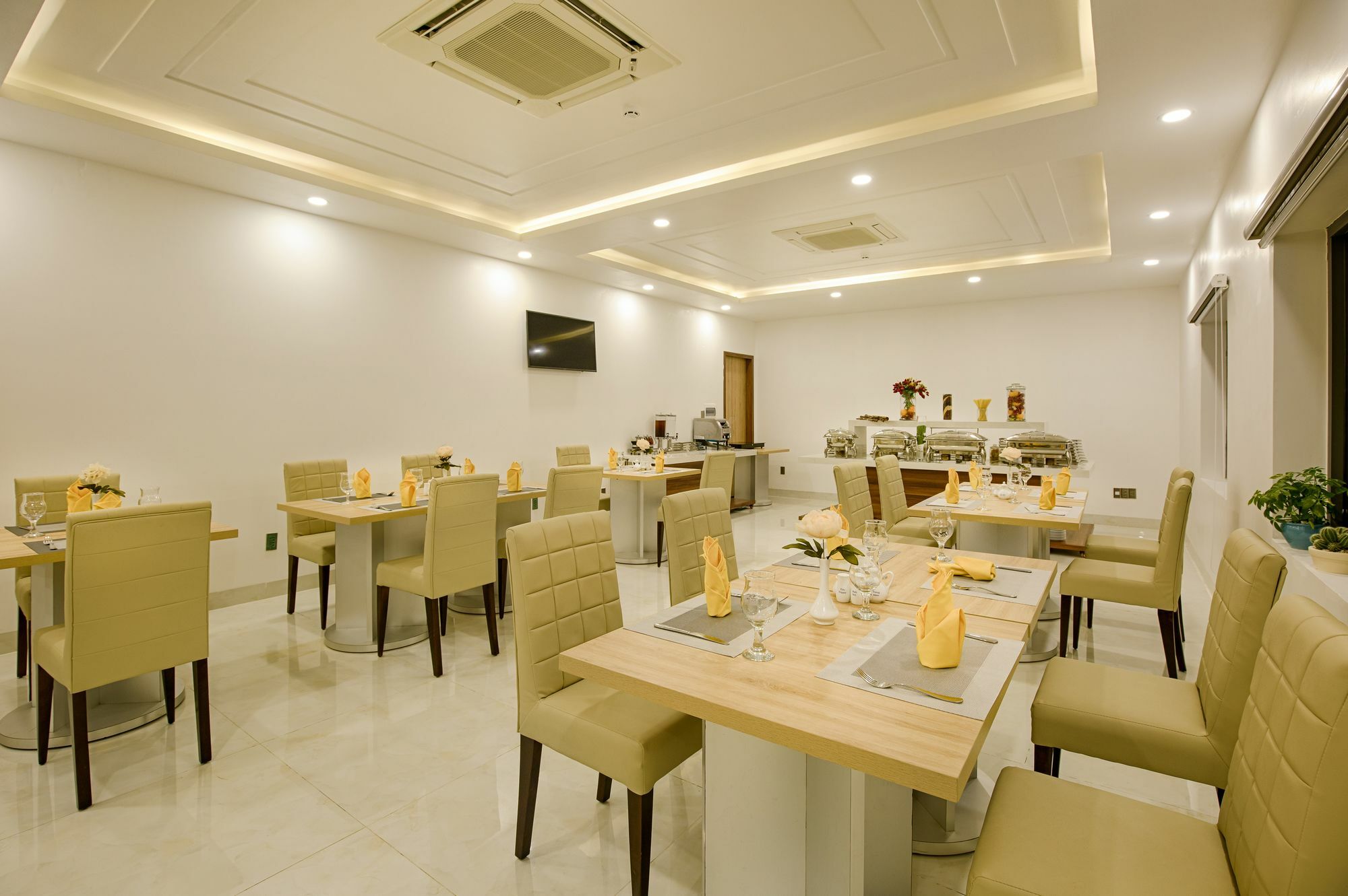 Continent Hotel Da Nang Bagian luar foto