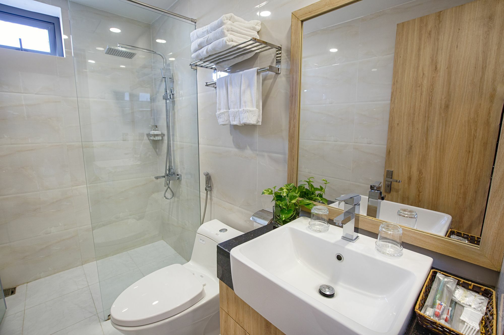 Continent Hotel Da Nang Bagian luar foto